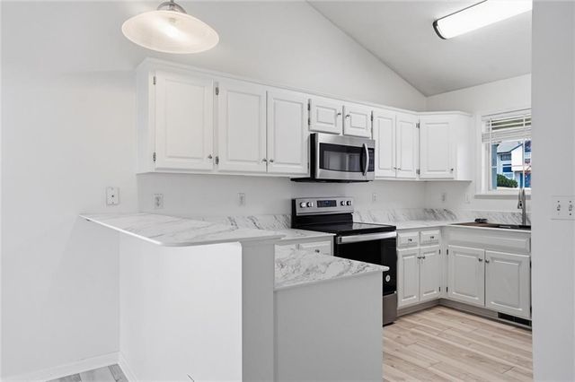 4955 Stoneback Drive, Lawrence, KS 66047