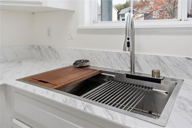 4955 Stoneback Drive, Lawrence, KS 66047