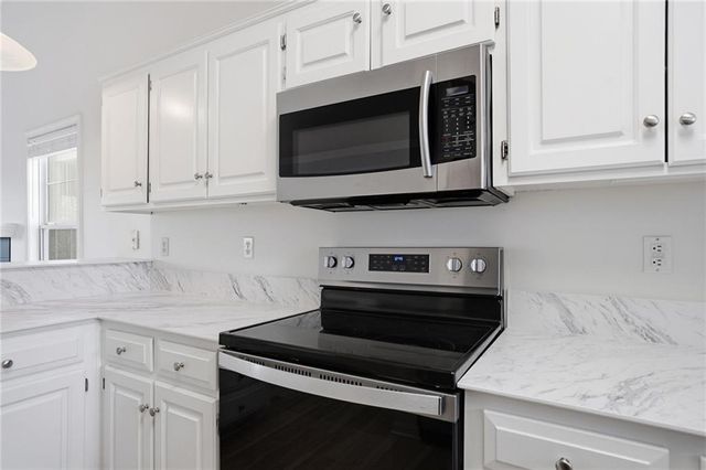 4955 Stoneback Drive, Lawrence, KS 66047