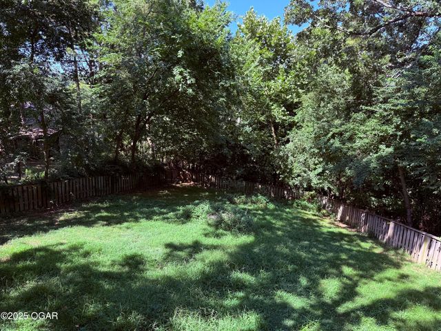 8517 Spruce Drive, Rogers, AR 72756