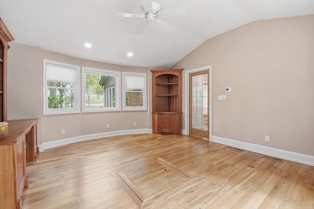 1031 N Genesee Woods DRIVE, Summit, WI 53066