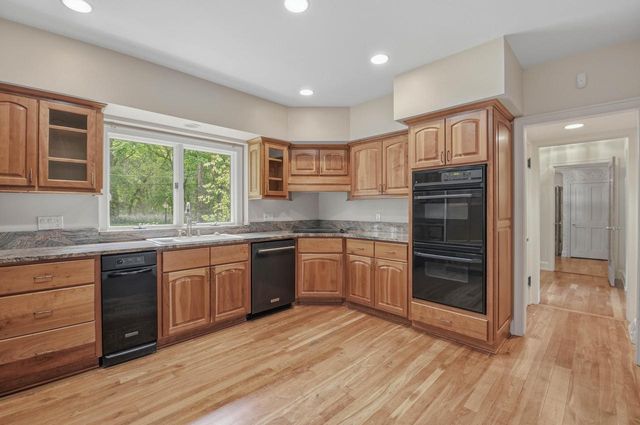1031 N Genesee Woods DRIVE, Summit, WI 53066