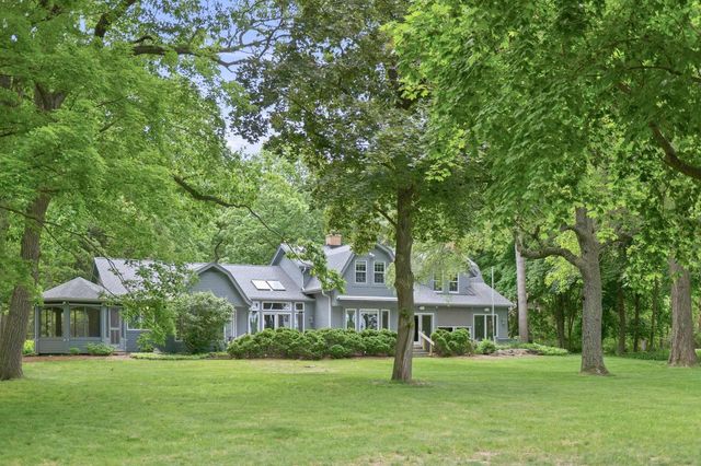 1031 N Genesee Woods DRIVE, Summit, WI 53066