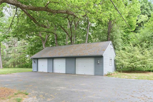 1031 N Genesee Woods DRIVE, Summit, WI 53066