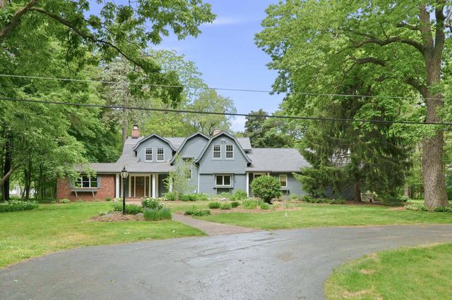 1031 N Genesee Woods DRIVE, Summit, WI 53066