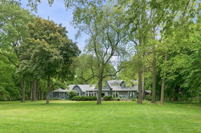 1031 N Genesee Woods DRIVE, Summit, WI 53066