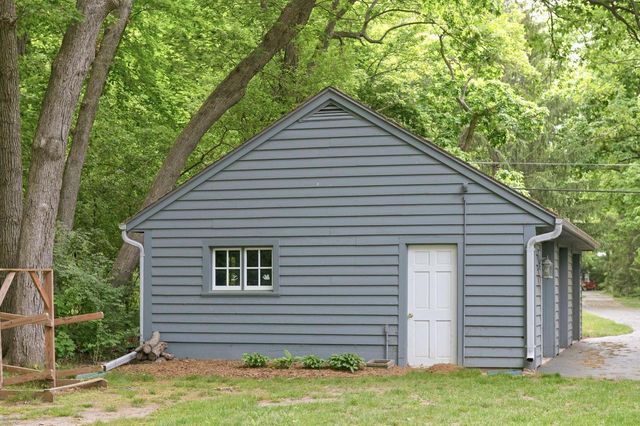 1031 N Genesee Woods DRIVE, Summit, WI 53066