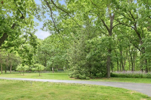 1031 N Genesee Woods DRIVE, Summit, WI 53066