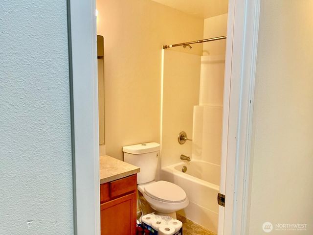 6827 41st Street E, Fife, WA 98424