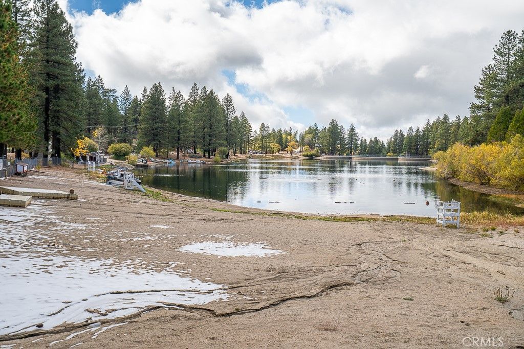 Image 13 of property listing at 33332 Holcomb Creek, Green Valley Lake, CA 92341