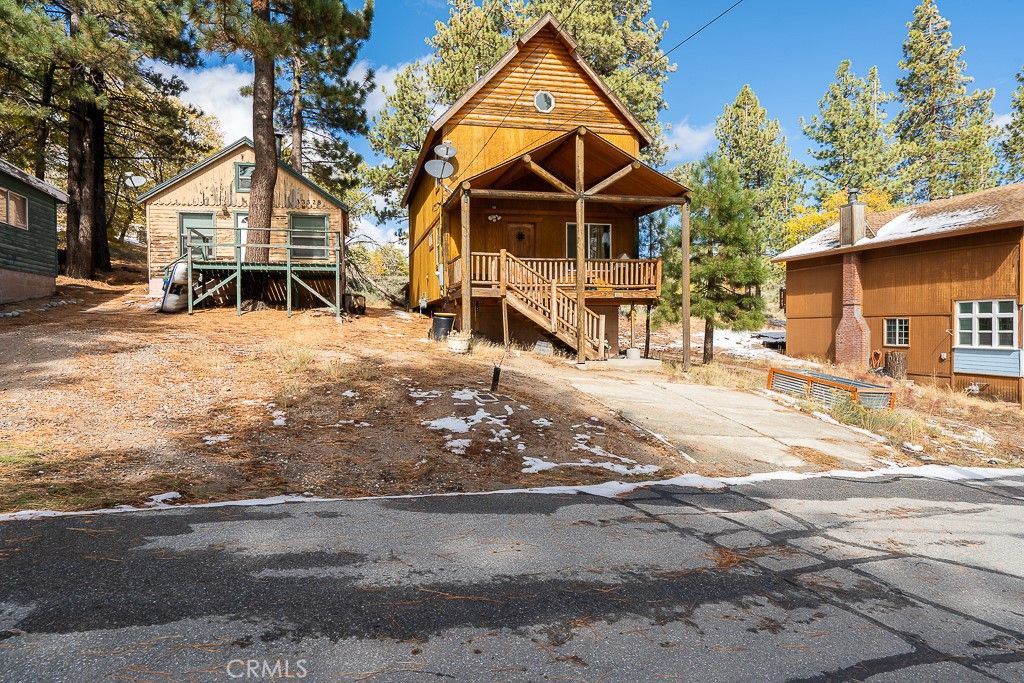 Image 2 of property listing at 33332 Holcomb Creek, Green Valley Lake, CA 92341