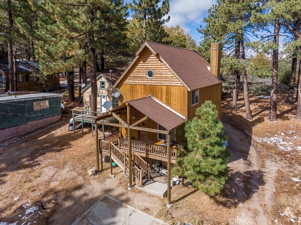 Image 3 of property listing at 33332 Holcomb Creek, Green Valley Lake, CA 92341