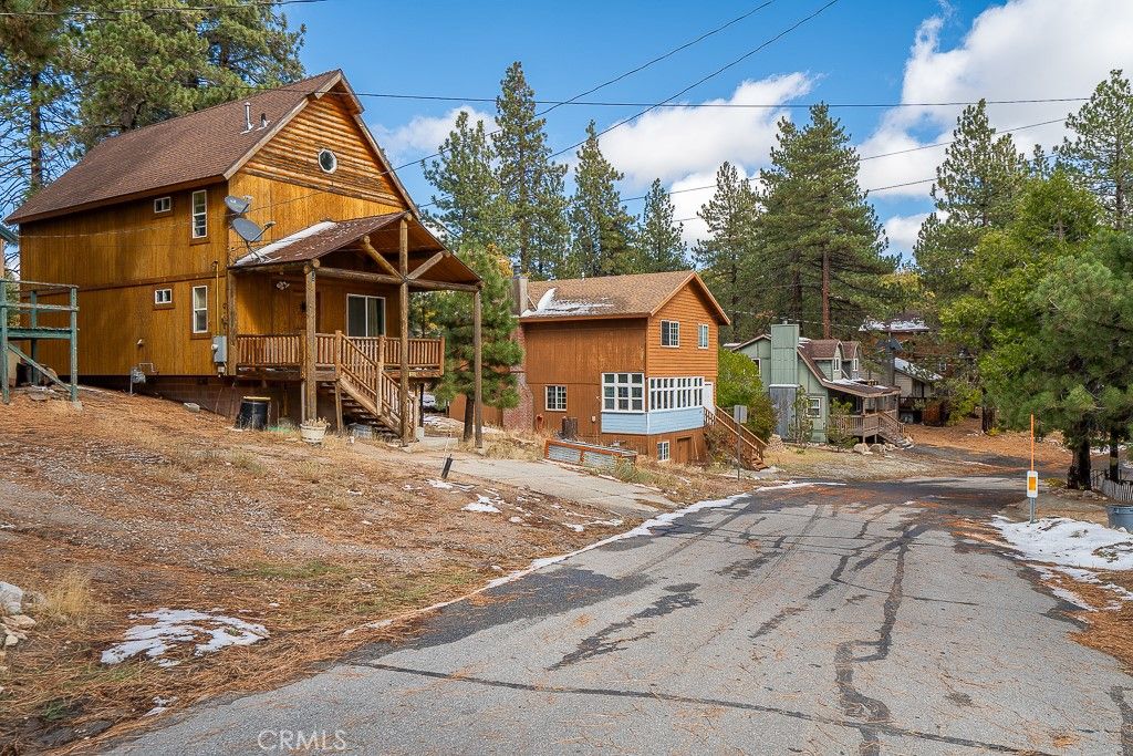 Image 4 of property listing at 33332 Holcomb Creek, Green Valley Lake, CA 92341