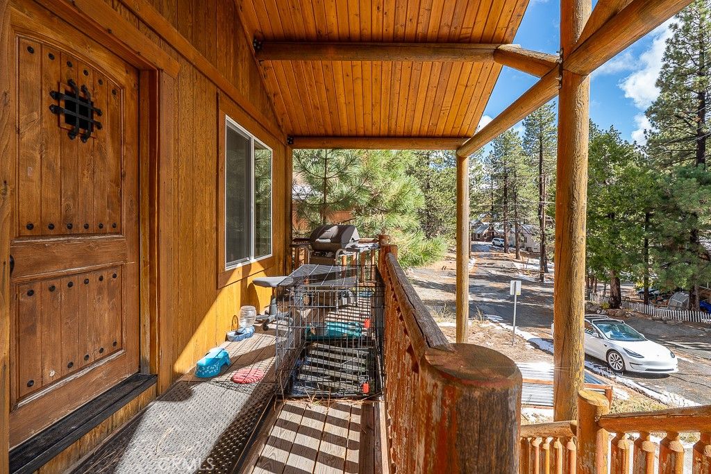 Image 5 of property listing at 33332 Holcomb Creek, Green Valley Lake, CA 92341