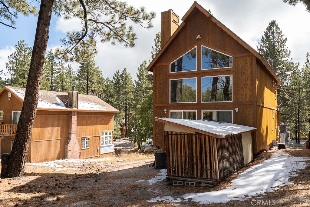 Image 7 of property listing at 33332 Holcomb Creek, Green Valley Lake, CA 92341