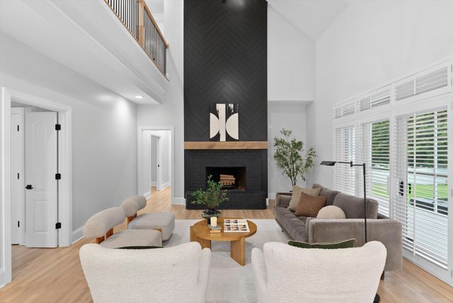2245 Oakleaf Dr, Franklin, TN 37064