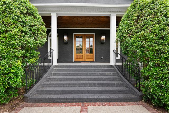 2245 Oakleaf Dr, Franklin, TN 37064