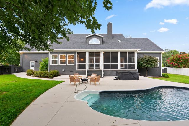 2245 Oakleaf Dr, Franklin, TN 37064