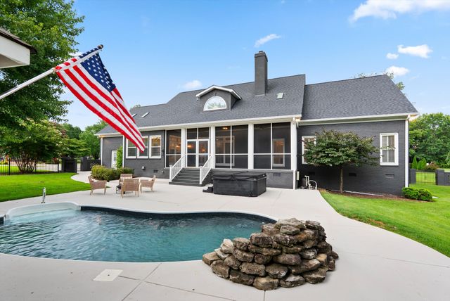 2245 Oakleaf Dr, Franklin, TN 37064