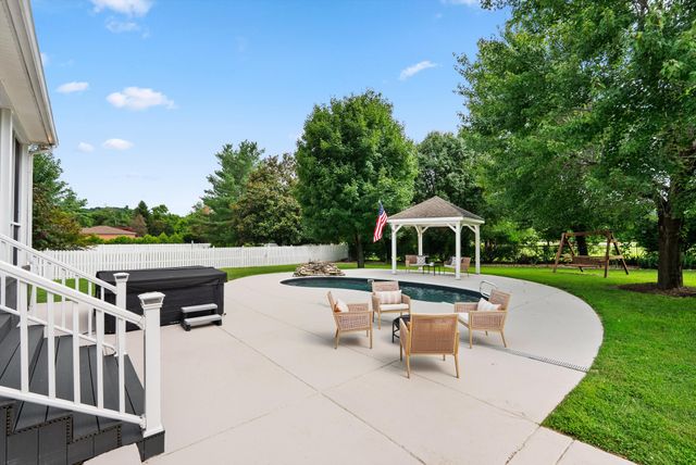 2245 Oakleaf Dr, Franklin, TN 37064
