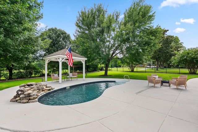 2245 Oakleaf Dr, Franklin, TN 37064