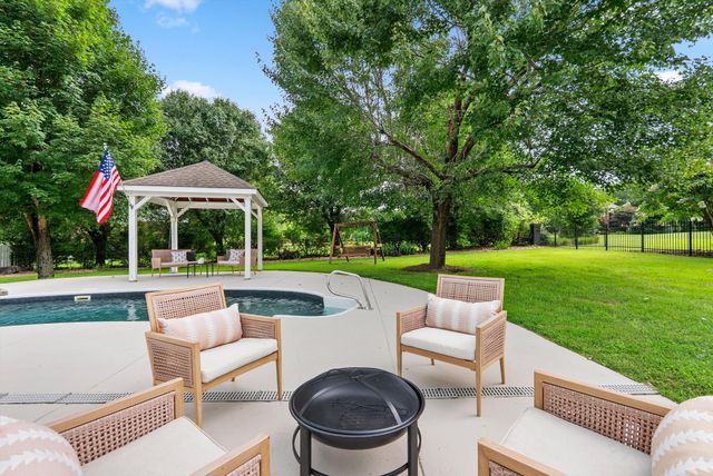 2245 Oakleaf Dr, Franklin, TN 37064