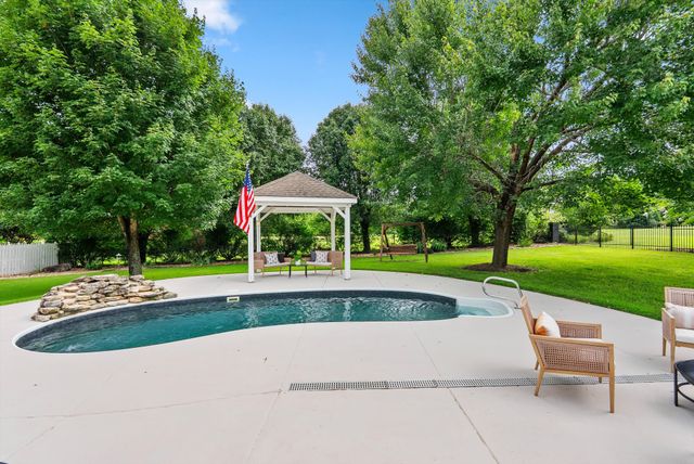 2245 Oakleaf Dr, Franklin, TN 37064