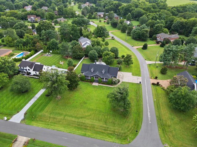 2245 Oakleaf Dr, Franklin, TN 37064
