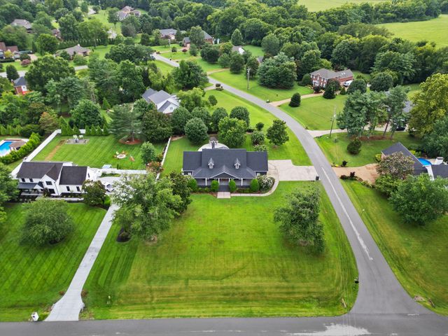 2245 Oakleaf Dr, Franklin, TN 37064