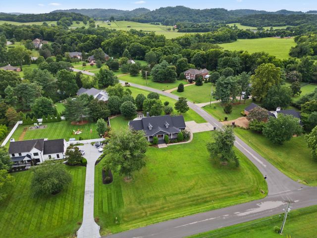 2245 Oakleaf Dr, Franklin, TN 37064