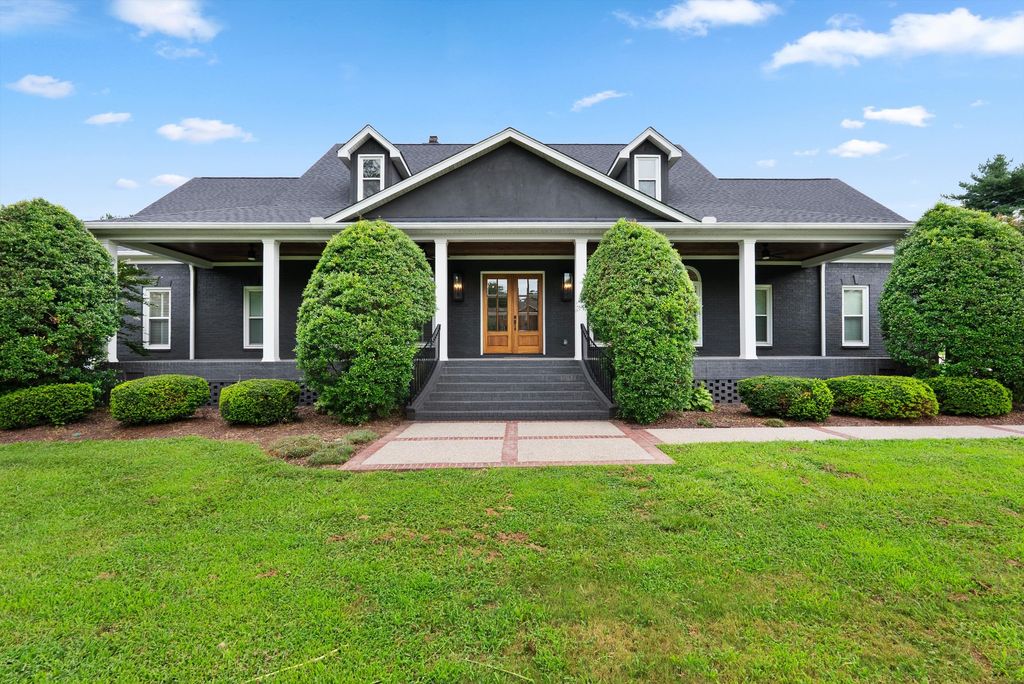 2245 Oakleaf Dr, Franklin, TN 37064