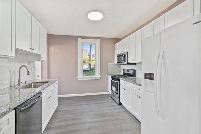 711 9th St, Irwin, PA 15642