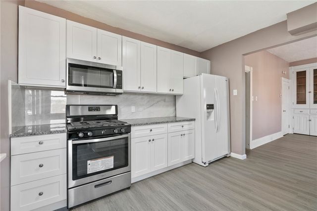 711 9th St, Irwin, PA 15642