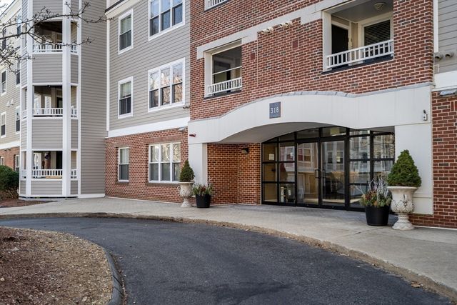 318 Rindge Ave 103, Cambridge, MA 02140