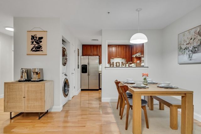 318 Rindge Ave 103, Cambridge, MA 02140