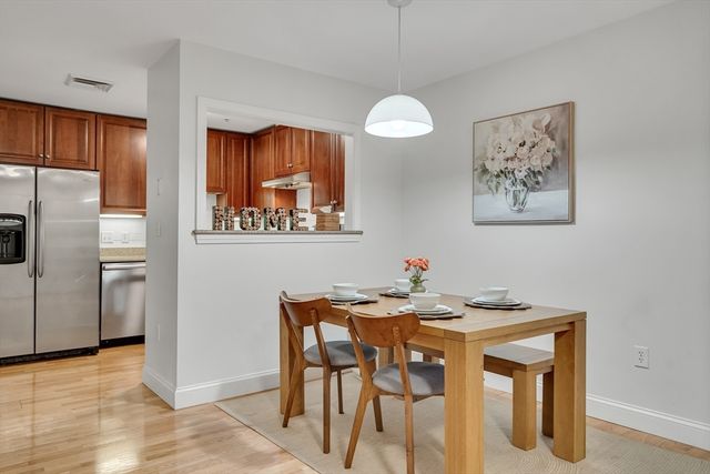 318 Rindge Ave 103, Cambridge, MA 02140