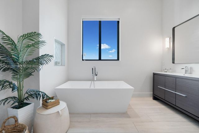 1970 NE 119th Rd, North Miami, FL 33181