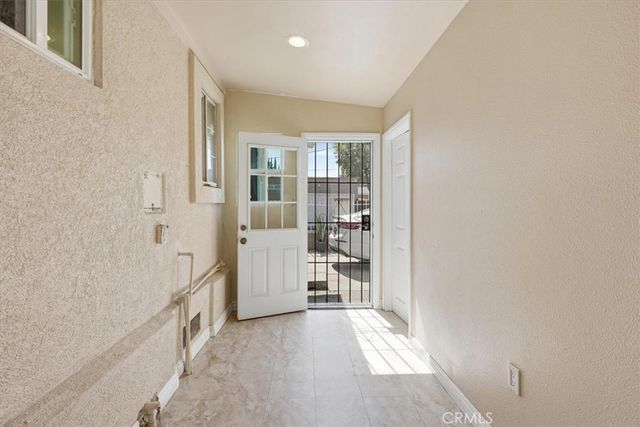 1055 W Pine, Santa Ana, CA 92703