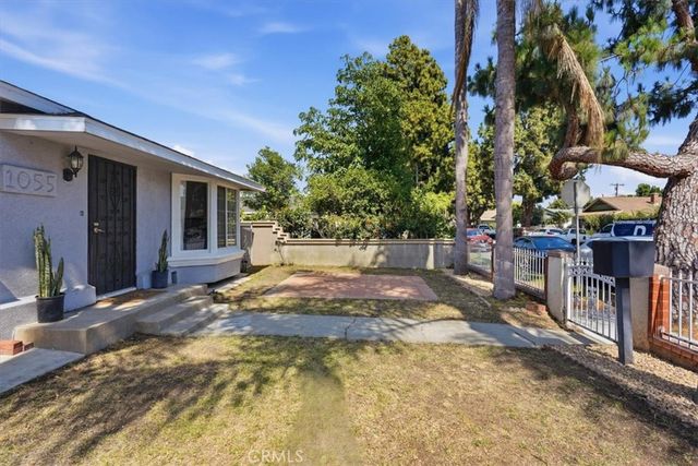 1055 W Pine, Santa Ana, CA 92703