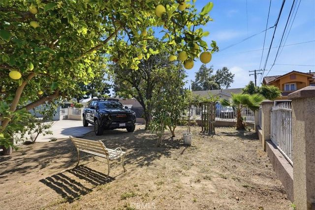 1055 W Pine, Santa Ana, CA 92703