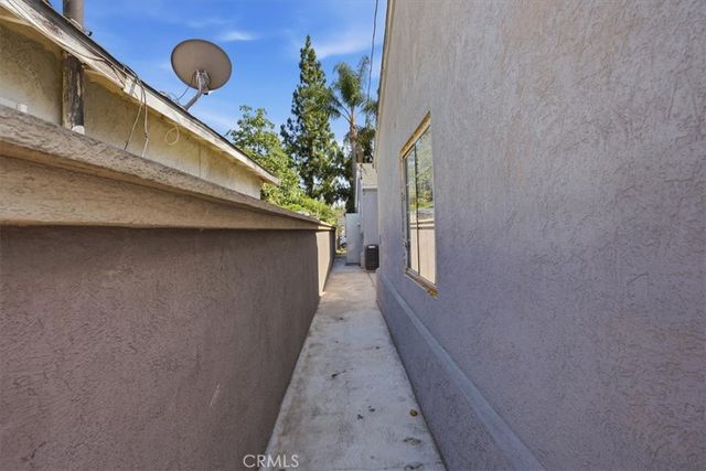 1055 W Pine, Santa Ana, CA 92703