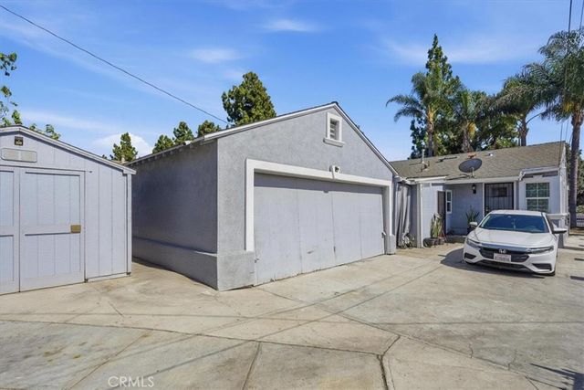 1055 W Pine, Santa Ana, CA 92703