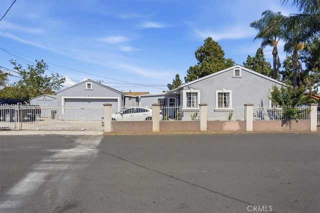 1055 W Pine, Santa Ana, CA 92703