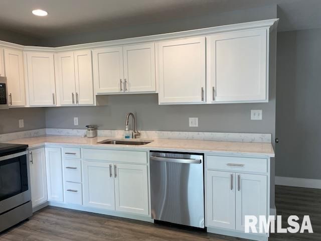 399 W MAIN Street, Williamsville, IL 62693