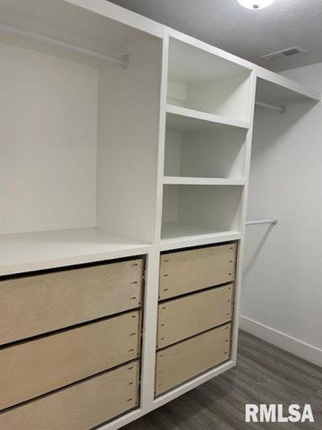 399 W MAIN Street, Williamsville, IL 62693