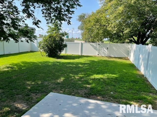 399 W MAIN Street, Williamsville, IL 62693