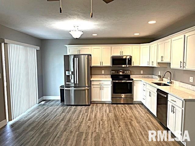 399 W MAIN Street, Williamsville, IL 62693