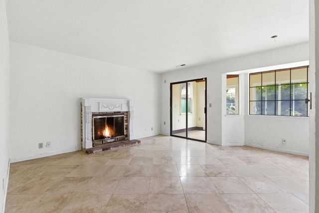 2400 Walnut Grove Way, Modesto, CA 95355