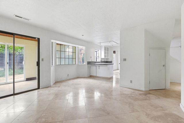 2400 Walnut Grove Way, Modesto, CA 95355