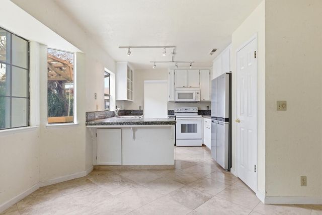 2400 Walnut Grove Way, Modesto, CA 95355